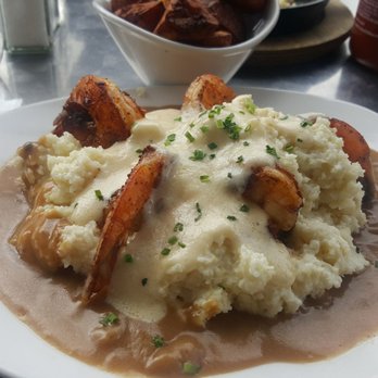 Mom's Kitchen & Bar - Shrimp and grits - Bars Near Me - Astoria, New York