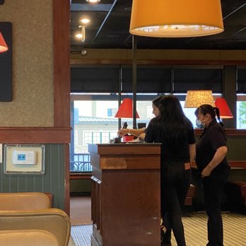 Ruby Tuesday - Bored hostess - American Near Me - Denver, Colorado
