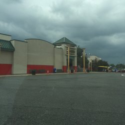 Popeye's - Entrance to Popeyes.