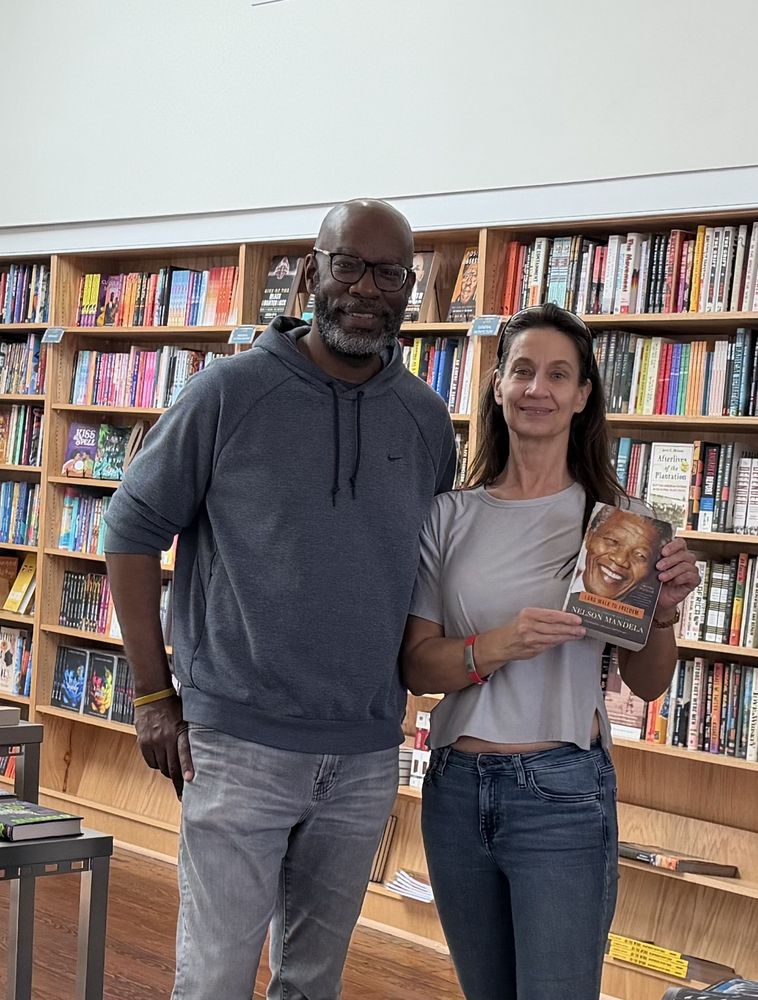 Resist Booksellers Logo