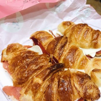La Mallorquina - Ham and cheese croissants - Desserts Near Me - Madrid, M La Mallorquina - Ham and cheese croissants - Desserts Near Me - Madrid, M