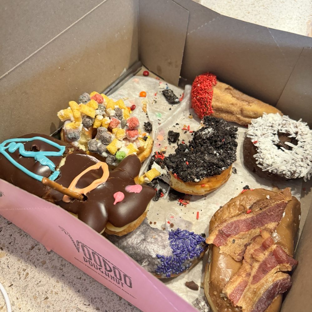 Voodoo Doughnut - We are ended up tossing out this much of our box. - Donuts Near Me - Chicago, Illinois Voodoo Doughnut - We are ended up tossing out this much of our box. - Donuts Near Me - Chicago, Illinois