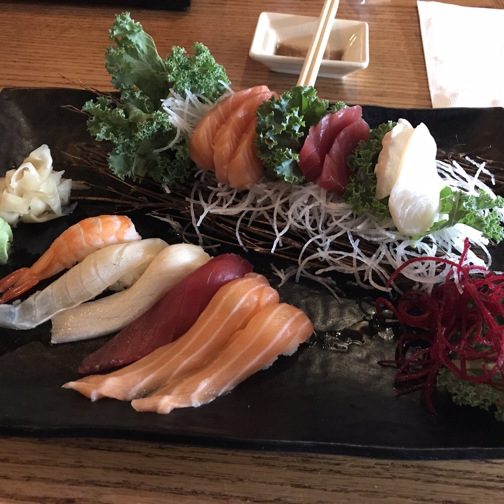 Sushi and sashimi lunch combo