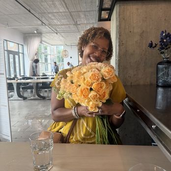 Hummingbird Bar & Kitchen - Gorgeous flowers from Oldtownflowergal on IG - New American Near Me - Alexandria, Virginia Hummingbird Bar & Kitchen - Gorgeous flowers from Oldtownflowergal on IG - New American Near Me - Alexandria, Virginia