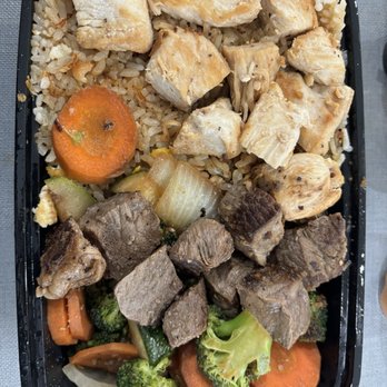 Hanami Teppanyaki Grill - Lunch plate steak and chicken with veggies and fried rice. Excellent quality and flavor. - Teppanyaki Near Me - Norwalk, California