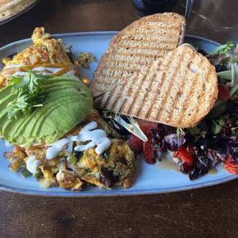 D'Nuez - California omelette with strawberry salad - New Mexican Cuisine Near Me - Chicago, Illinois
