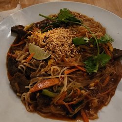 Gingerootz Asian Grille - Beef Pad Thai