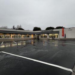 Tub Town - Front entrance and parking
