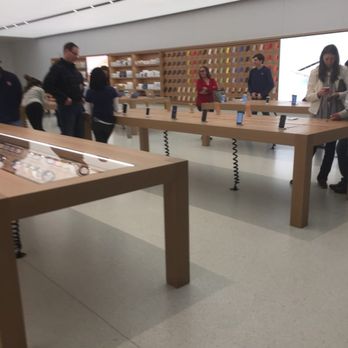 Apple - Chestnut Hill - Apple Store of Chestnut Hill -- Mall @ Chestnut Hill : 199 Boylston Street / Route 9, Chestnut Hill              Interior - Computers Near Me - Chestnut Hill, Massachusetts