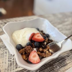 Olive & Oats by Azafran - Granola bowl with yogurt and fruit