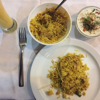 Swad - Chicken Biryani with raita on the side + Mango lassi. - Indian Near Me - Barcelona, B