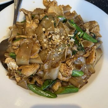 Koon Thai Kitchen - Pad SEE EW - Thai Near Me - San Diego, California Koon Thai Kitchen - Pad SEE EW - Thai Near Me - San Diego, California