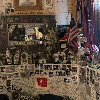 Java Jazz & Soup Nutz - funky decor - Coffee & Tea Near Me - Lahaina, Hawaii