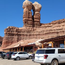 Twin Rocks Cafe - Gift shop and restaurant