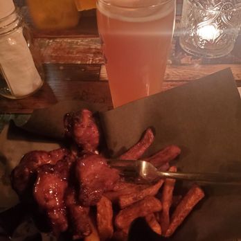 Mad Hatter Pub - Chicken wings with honey garlic sauce (unbearable sweet) and Lager - Pubs Near Me - Montreal, Quebec Mad Hatter Pub - Chicken wings with honey garlic sauce (unbearable sweet) and Lager - Pubs Near Me - Montreal, Quebec