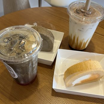 Temp & Time - Hojicha Strawberry Latte, Hojicha roll cake, Coffee late, Thai tea roll cake - Desserts Near Me - Menlo Park, California Temp & Time - Hojicha Strawberry Latte, Hojicha roll cake, Coffee late, Thai tea roll cake - Desserts Near Me - Menlo Park, California