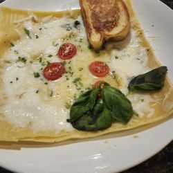 Cavu Bar + Grill - Ravioli with butter sauce