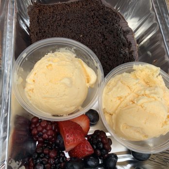 Peaches - Chocolate cake with vanilla ice cream - Southern Near Me - Brooklyn, New York Peaches - Chocolate cake with vanilla ice cream - Southern Near Me - Brooklyn, New York