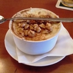 Ludwig's Bar Restaurant Lounge - Hmm, lecker Nachtisch. Milchreis mit Zucker und Zimt überbacken und Walnüsssen. Schmeckt nach mehr. ;-D