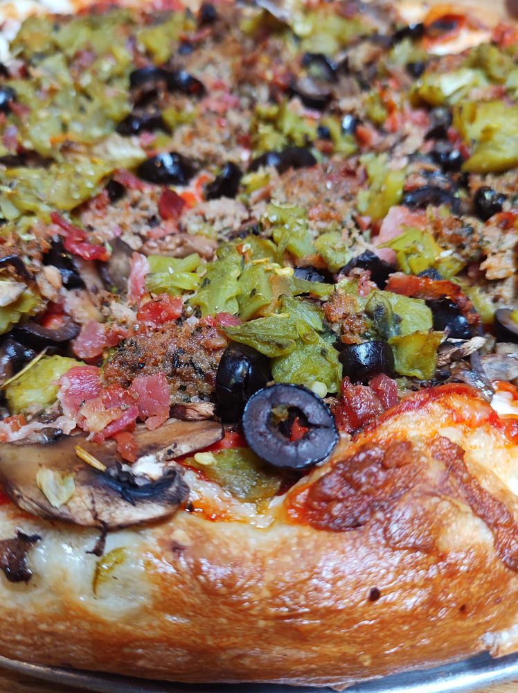 VILLAGE PIZZA Updated September 2024 209 Photos & 185 Reviews