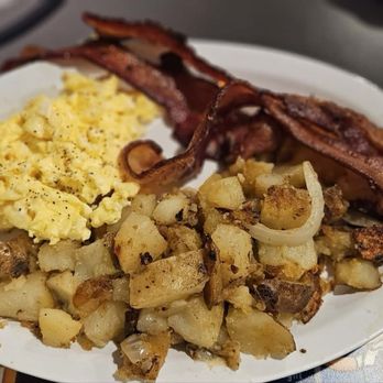 Lou's Diner - Scrambled with bacon & potatos - Diners Near Me - Las Vegas, Nevada Lou's Diner - Scrambled with bacon & potatos - Diners Near Me - Las Vegas, Nevada