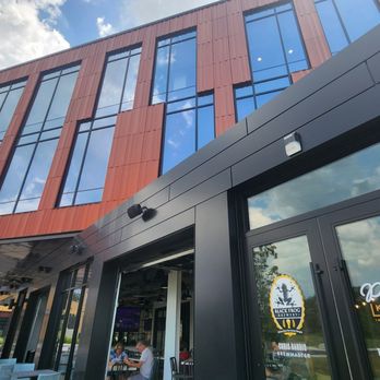 Pearl's Kitchen - Midtown Pearls Kitchen and Black Frog brewery - Comfort Food Near Me - Cleveland, Ohio