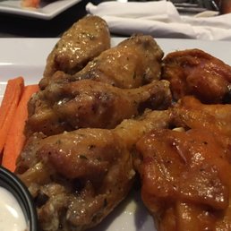Jumbo buffalo n garlic parm wings
