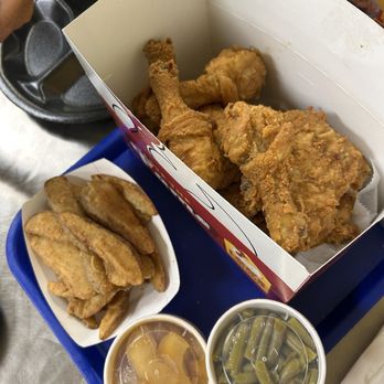 Lee's Famous Recipe Chicken - Family chicken with potato wedges, green beans, and apple - Fast Food Near Me - Richmond, Virginia