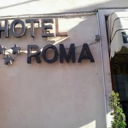 L'ingresso dell'albergo
