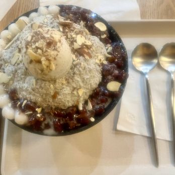 Heybings - Black sesame peanut red bean bingsoo & vanilla ice cream 5/5 - Desserts Near Me - Costa Mesa, California