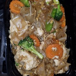 Fried Chicken Pad Thai