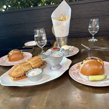 4 Charles Prime Rib - Burger, French dip, and fries - Steakhouses Near Me - New York, New York 4 Charles Prime Rib - Burger, French dip, and fries - Steakhouses Near Me - New York, New York