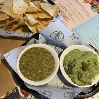 Taberna Street Tacos - Chips and guacamole - Mexican Near Me - Minneapolis, Minnesota