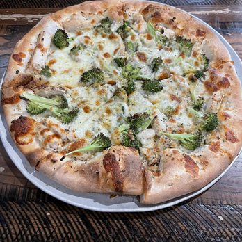 Santarpio's Pizza - Chicken, Broccoli and Garlic pizza - Pizza Near Me - Boston, Massachusetts Santarpio's Pizza - Chicken, Broccoli and Garlic pizza - Pizza Near Me - Boston, Massachusetts