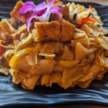 Srisiam Thai Kitchen - Vegan Pad Kee Mao - Thai Near Me - Arcadia, California Srisiam Thai Kitchen - Vegan Pad Kee Mao - Thai Near Me - Arcadia, California
