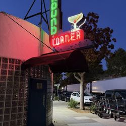 Round Corner Tavern - Sign for business at the corner of S and 24