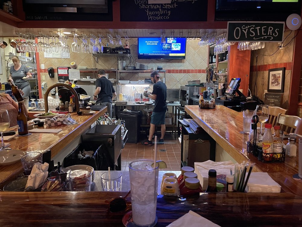 Mj's Raw Bar and Grille