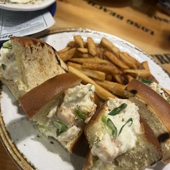 Bubba Gump Shrimp - Shrimp and crab roll - Southern Near Me - Gatlinburg, Tennessee