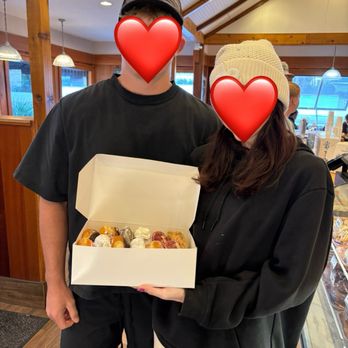 Donut Hole Bakery Cafe - Donuts Near Me - Destin, Florida