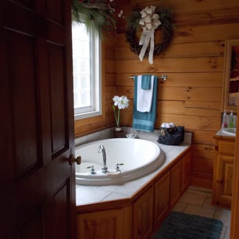 ZHollar Log Cabin Rental - master bath - Vacation Rentals Near Me - West Jefferson, North Carolina ZHollar Log Cabin Rental - master bath - Vacation Rentals Near Me - West Jefferson, North Carolina