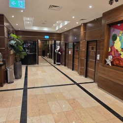 Crowne Plaza - Dublin Northwood - Hallway to Elevators