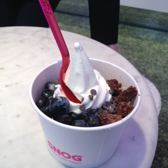 Snog - Original with blueberries, brownie pieces and dark chocolate - Ice Cream & Frozen Yogurt Near Me - London, XGL Snog - Original with blueberries, brownie pieces and dark chocolate - Ice Cream & Frozen Yogurt Near Me - London, XGL