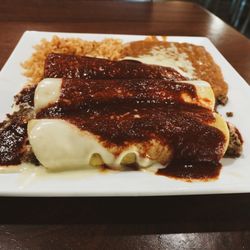 La Nueva Tequilas - Enchilada plate