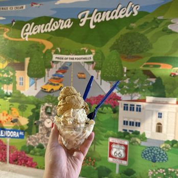 Handel's Homemade Ice Cream - medium ice cream - lemon bar and graham central station - Ice Cream & Frozen Yogurt Near Me - Glendora, California