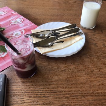Dresdner Molkerei Gebrüder Pfund - Black Current Buttermilk and plain buttermilk drinks - Specialty Food Near Me - Dresden, SN