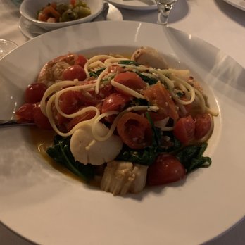 Scotty's On Sheridan - Garlic Shrimp & Scallops Linguine - New American Near Me - Highwood, Illinois Scotty's On Sheridan - Garlic Shrimp & Scallops Linguine - New American Near Me - Highwood, Illinois