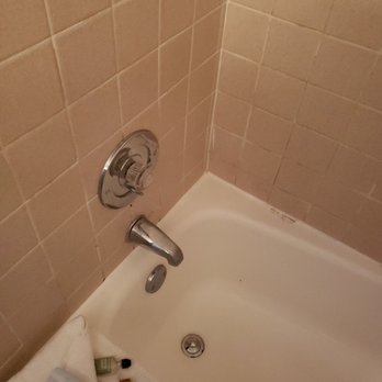 Arvilla Motel - They have a very small bathtub. Can barely fit two adults. - Hotels Near Me - Treasure Island, Florida