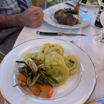 Full Moon Resort - Vegetarian options - Hotels Near Me - Big Indian, New York