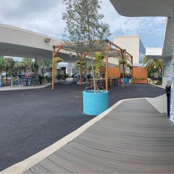 Kefi Streetside Cafe - Outdoor dining setting - Coffee & Tea Near Me - Bradenton, Florida