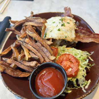 Cat Cora's Taproom - Bacon Cheese Burger & Fries - Wine Bars Near Me - Detroit, Michigan